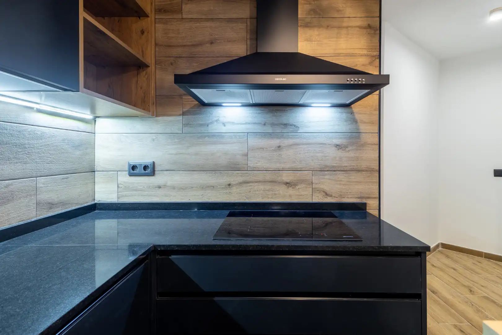 Cuina de Apartament de lloguer en Madrid amb Aire condicionat, Calefacció i Moblat