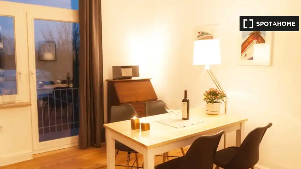 Comedor de Apartamento para compartir en Monesma y Cajigar con Aire acondicionado, Terraza y Amueblado