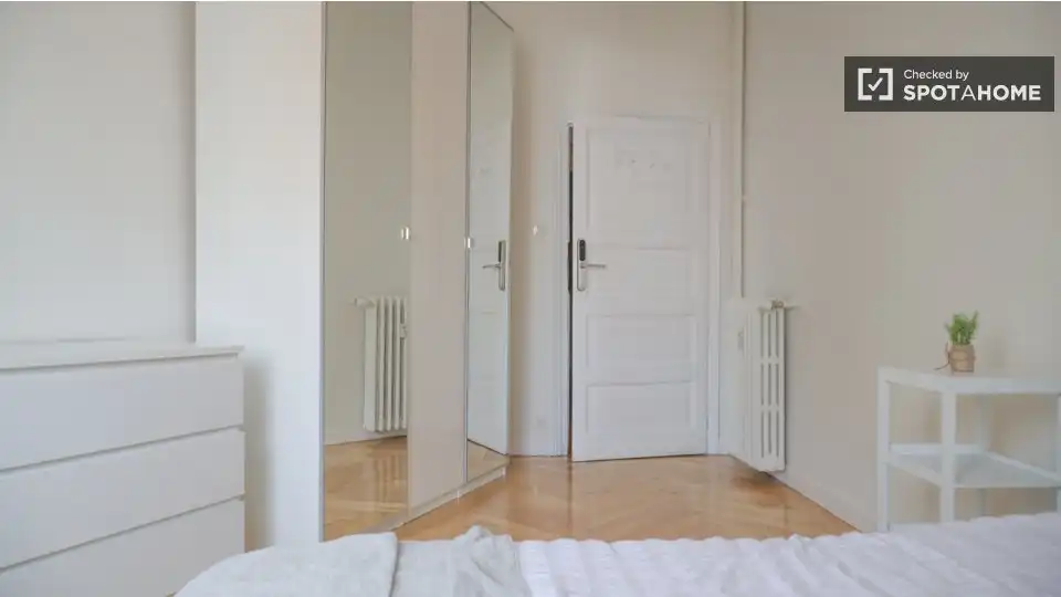 Bedroom of Flat for share in Barrio de Salamanca
