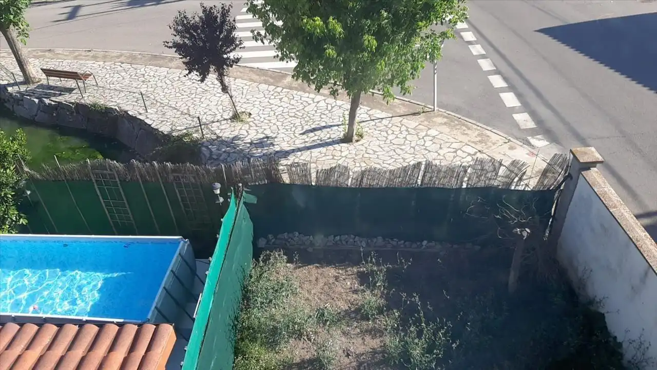 Vista exterior de Casa adosada en venta en Sariegos con Jardín privado