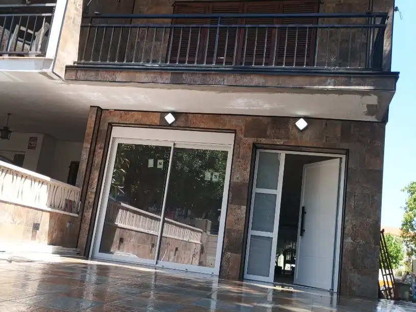 Casa a schiera con piscina in vendita a AVINGUDA GENERALITAT 70