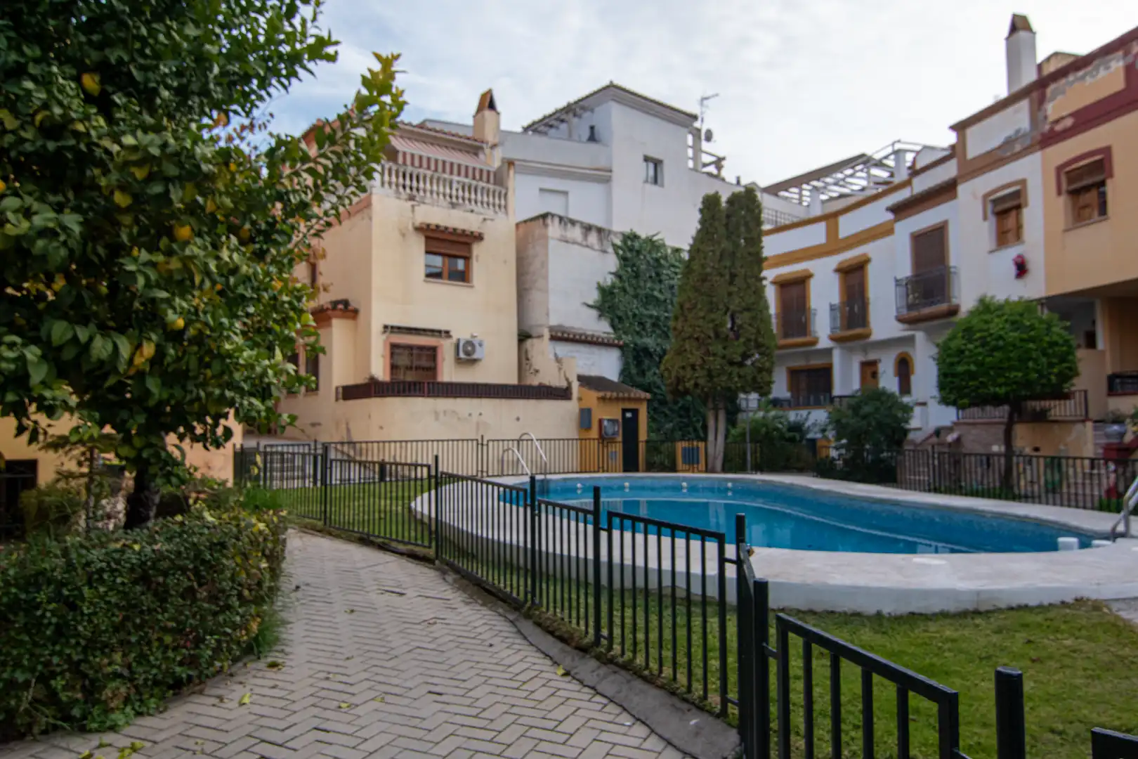 Adossat amb piscina en venda a Calle Real Baja