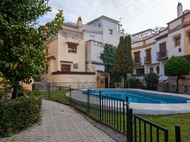Terraced house with pool for sale in Calle Real Baja