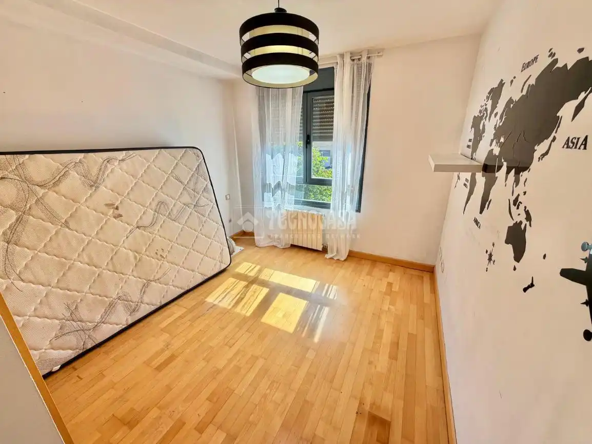 Habitación de Casa adosada en venta en Valdemoro con Aire acondicionado, Jardín privado y Terraza