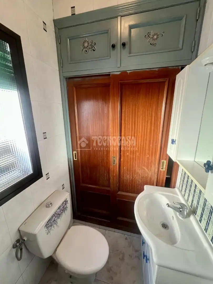 Bathroom of Detached homes for sale in Valdepeñas  with Air Conditioner, Heating and Terrace