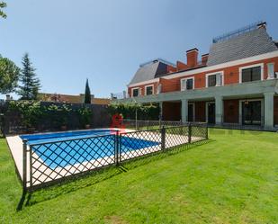 Swimming pool of Single-family semi-detached to rent in  Madrid Capital  with Air Conditioner, Terrace and Swimming Pool