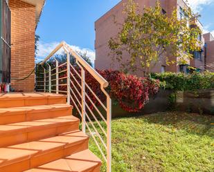 Exterior view of Single-family semi-detached for sale in San Martín de Valdeiglesias  with Air Conditioner, Heating and Private garden