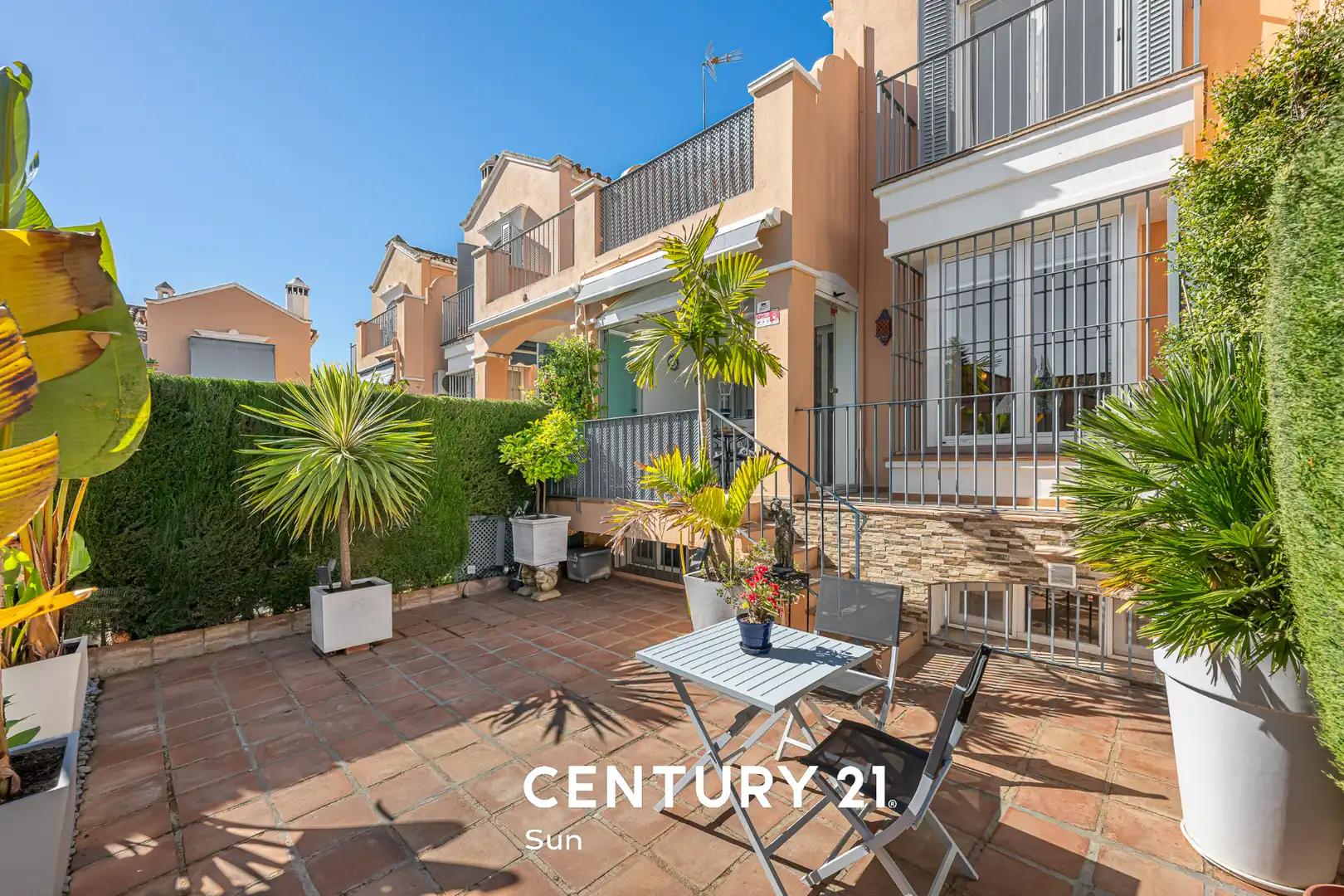 Vista exterior de Casa adosada en venta en Marbella con Aire acondicionado, Calefacción y Jardín privado