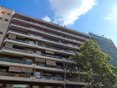 Exterior view of Flat for sale in  Barcelona Capital  with Parquet flooring and Balcony