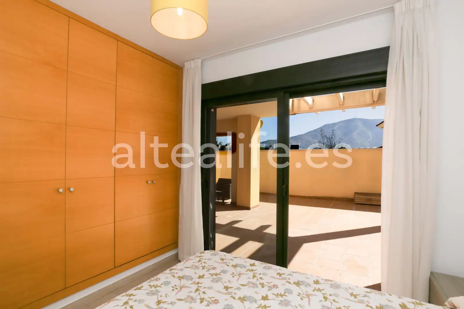 Habitación de Apartamento de alquiler en L'Alfàs del Pi con Aire acondicionado, Terraza y Trastero