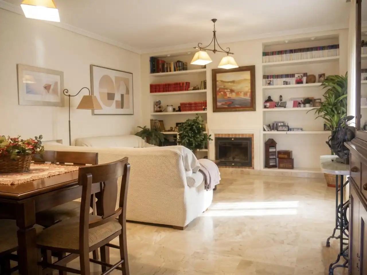 Sala d'estar de Casa o xalet en venda en Montequinto amb Aire condicionat, Jardí privat i Terrassa