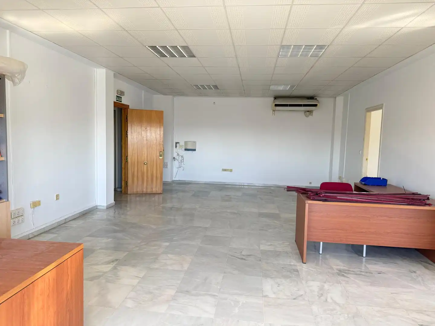 Office for rent in Mairena del Aljarafe  with Air Conditioner