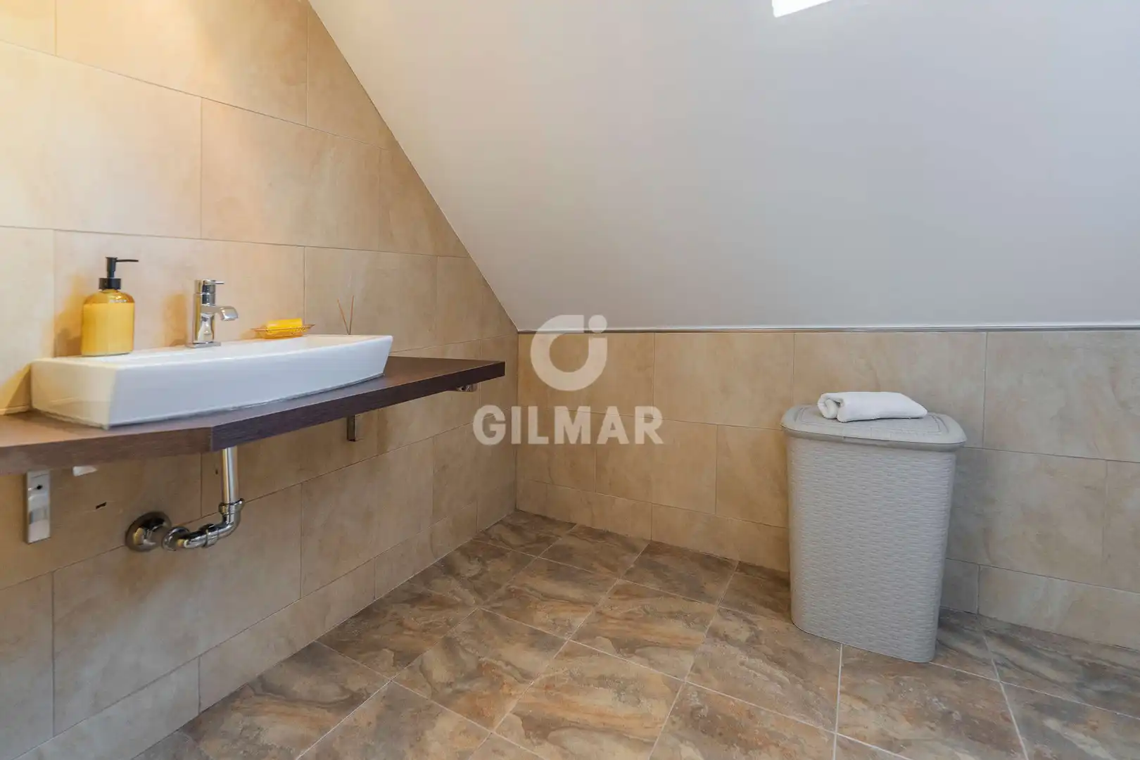 Bathroom of Attic for sale in Madrid  with Heating, Private garden and Storage room