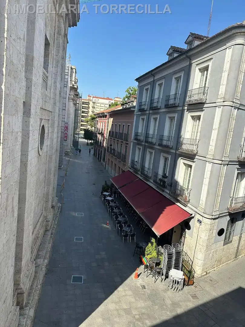 Außenansicht von Wohnung zur Miete in Valladolid mit Parkett, Möbliert und Balkon