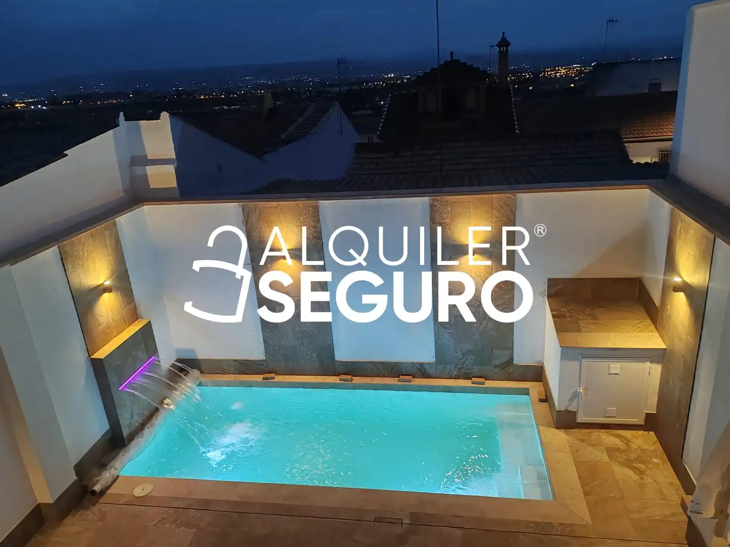 Piscina de Casa o chalet de alquiler en Jun con Aire acondicionado, Terraza y Piscina