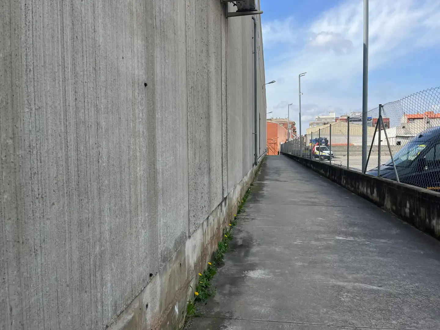 Vista exterior de Nave industrial de alquiler en Cornellà de Llobregat con Calefacción y Alarma