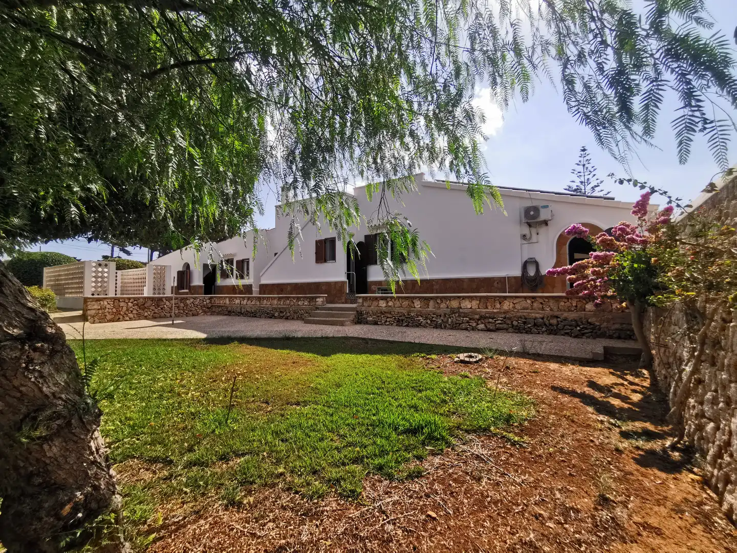 Vista exterior de Finca rústica en venda en Sant Lluís amb Aire condicionat, Calefacció i Jardí privat