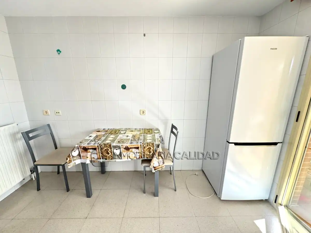 Cocina de Piso de alquiler en Burgos con Calefacción, Terraza y Amueblado