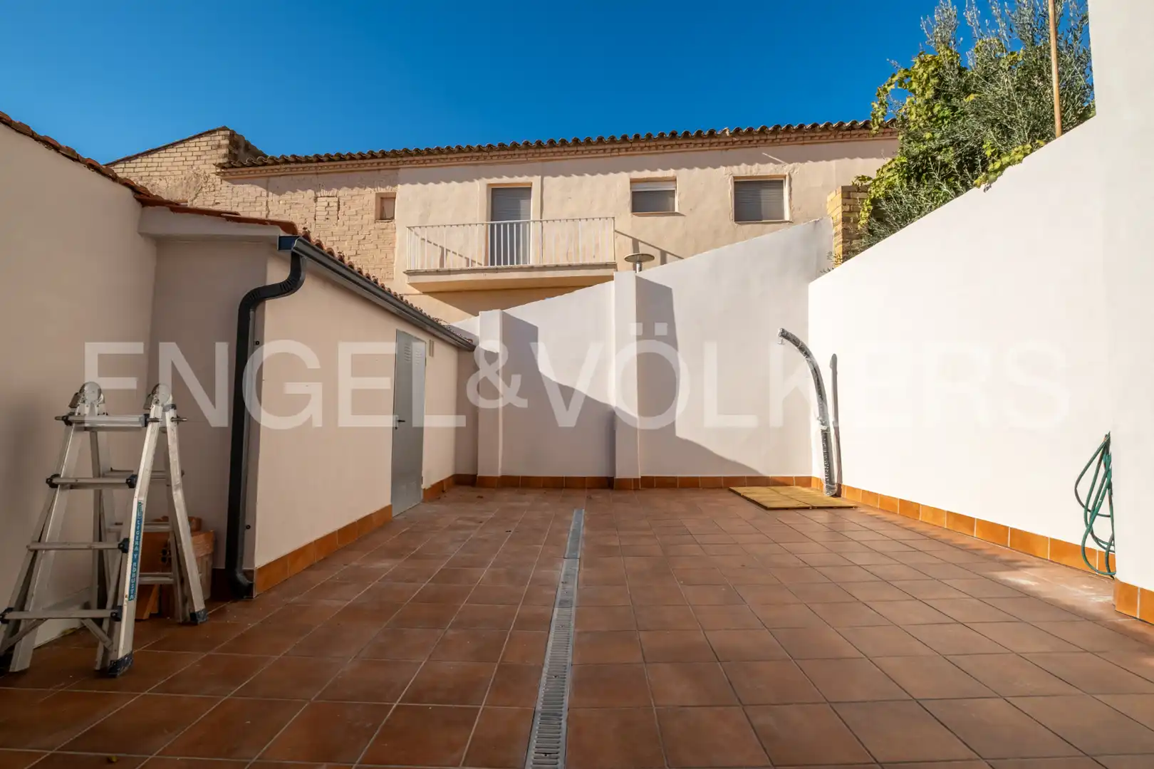 Vista exterior de Casa o xalet en venda en Alpicat amb Aire condicionat, Calefacció i Terrassa