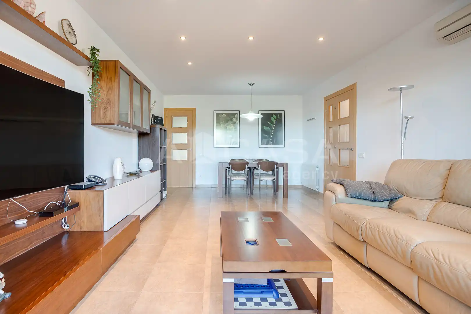 Sala d'estar de Casa o xalet en venda en Montornès del Vallès amb Aire condicionat, Calefacció i Jardí privat