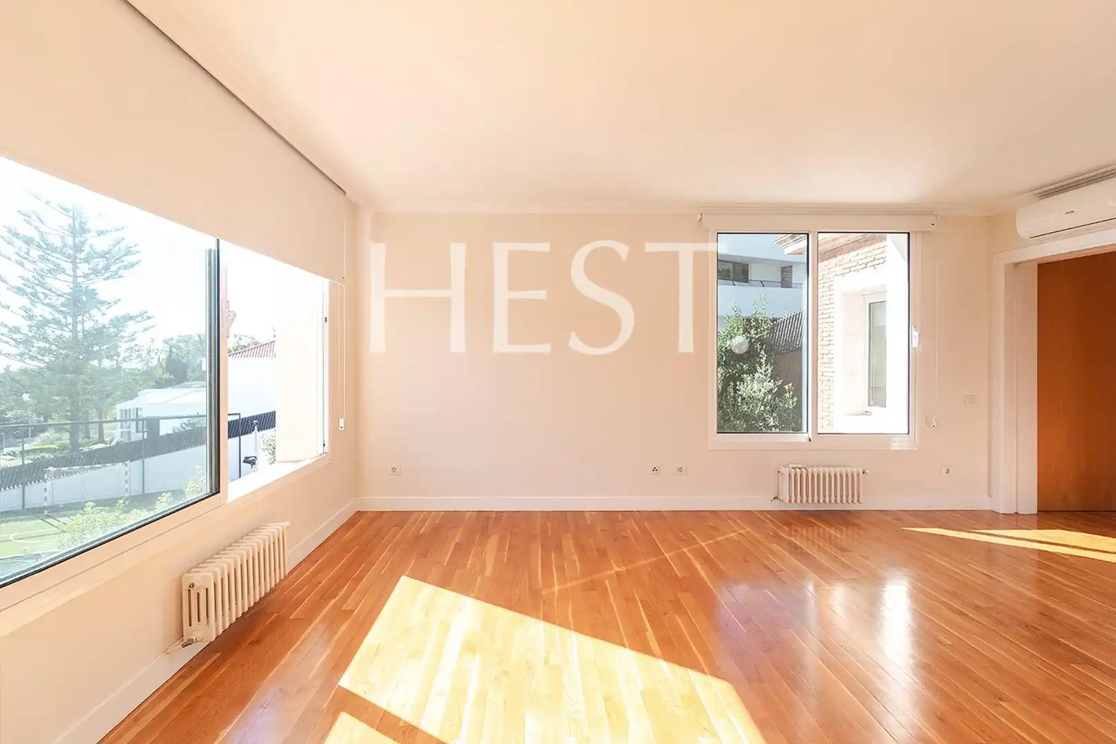 Vista exterior de Casa o chalet de alquiler en Barcelona con Aire acondicionado, Calefacción y Jardín privado
