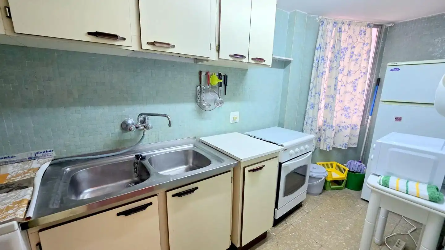 Cuina de Apartament de lloguer en Gandia amb Terrassa i Moblat