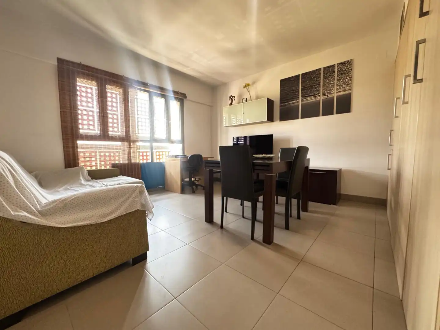 Menjador de Apartament de lloguer en Camas amb Aire condicionat i Moblat