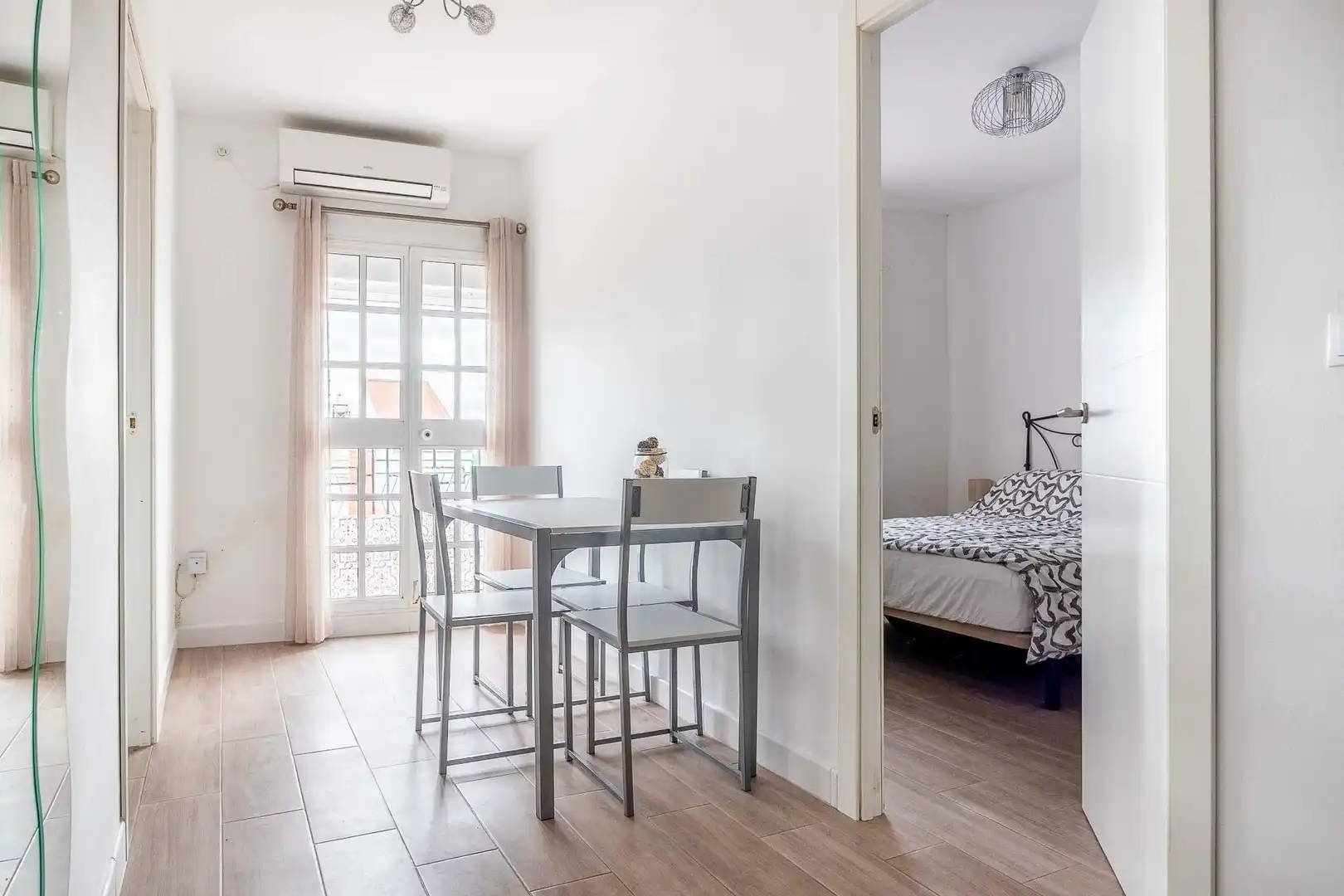 Bedroom of Flat for sale in Sevilla  with Air Conditioner, Terrace and Storage room