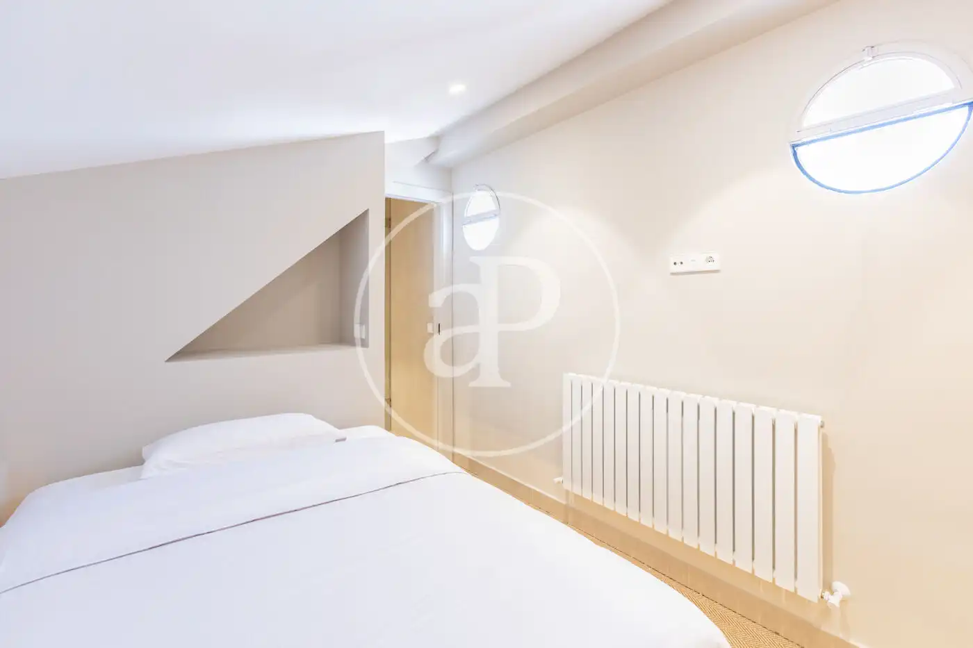 Bedroom of Flat for sale in Madrid  with Air Conditioner, Heating and Furnished
