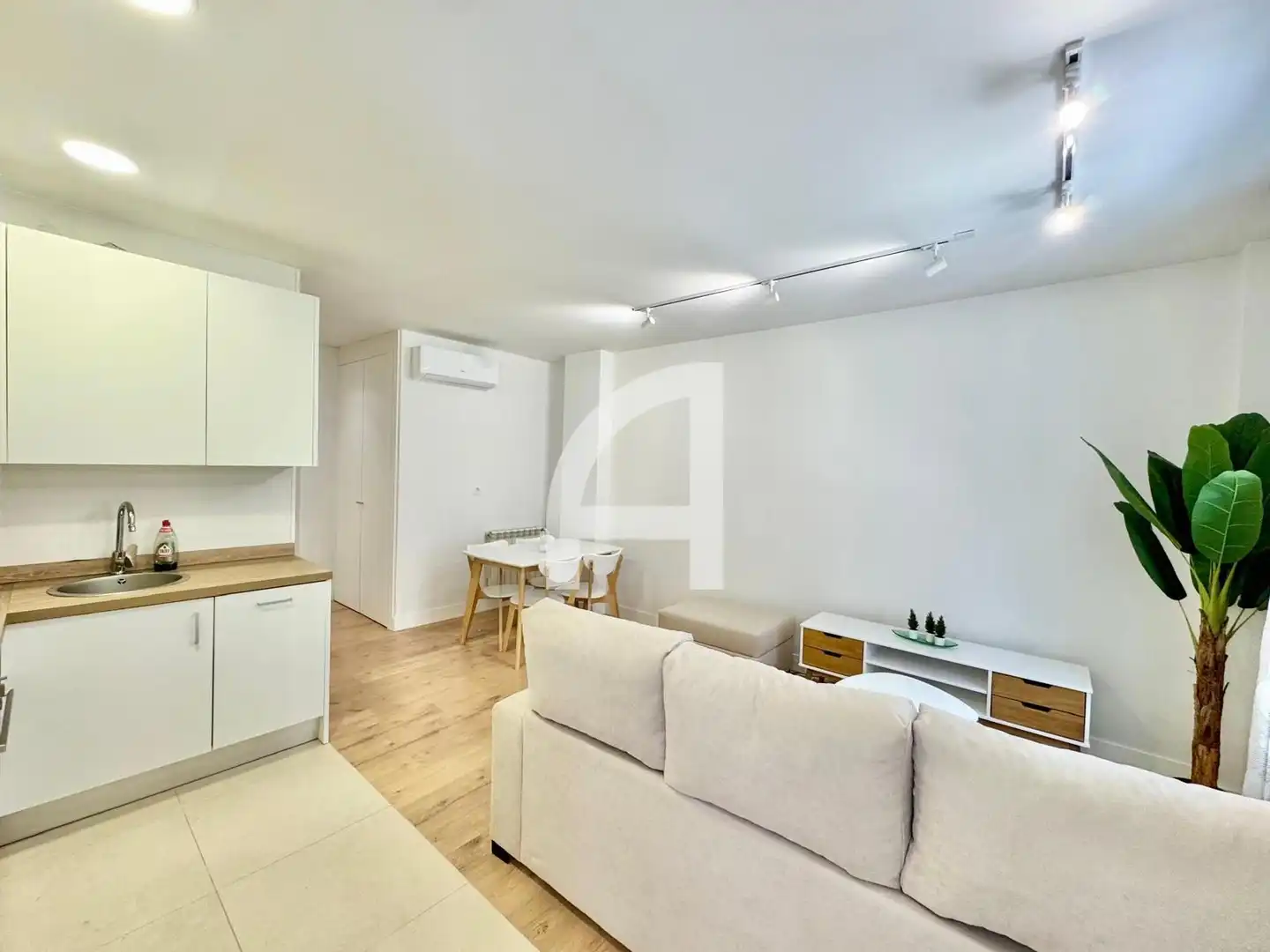 Living room of Flat for share in Madrid  with Air Conditioner, Heating and Furnished