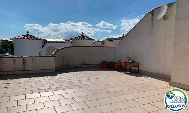 Terrassa de Casa adosada en venda en Empuriabrava amb Traster i Moblat