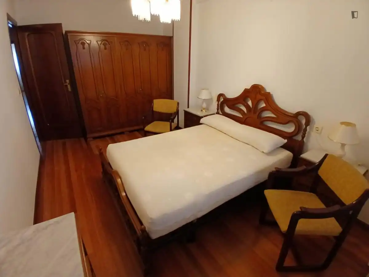 Dormitori de Apartament per a compartir en Valladolid amb Moblat, Forn i Rentadora