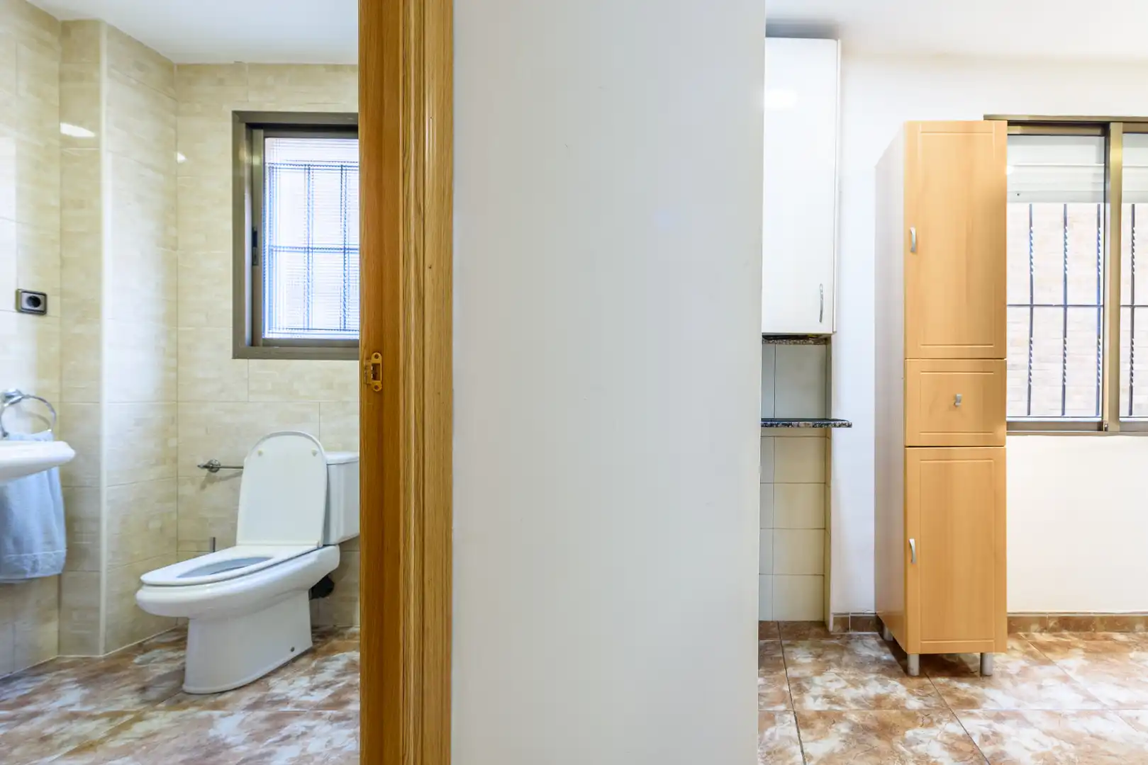 Badezimmer von Wohnung zum Verkauf in Tarragona mit Klimaanlage, Möbliert und Ofen