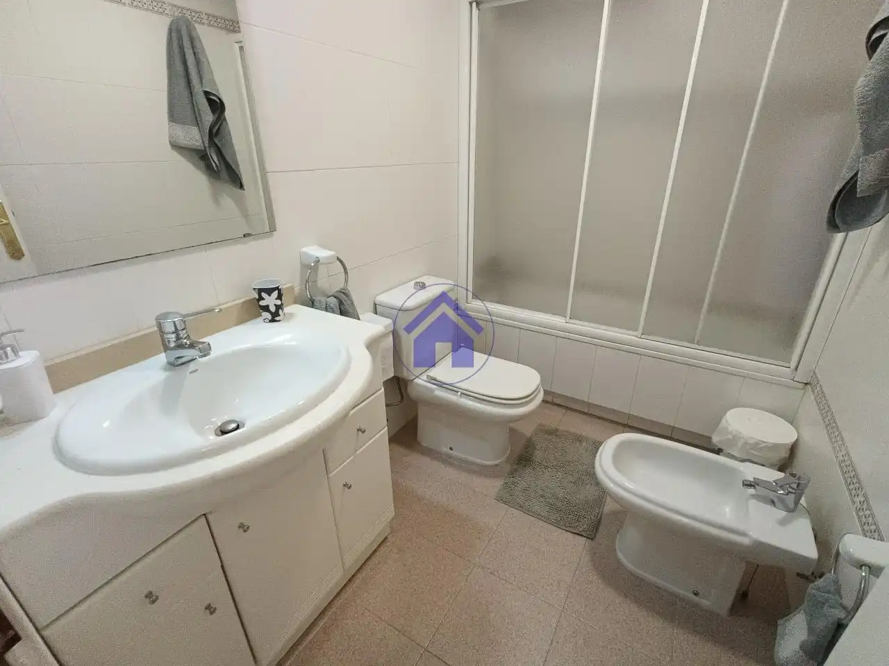 Baño de Piso de alquiler en Vigo  con Calefacción, Parquet y Amueblado