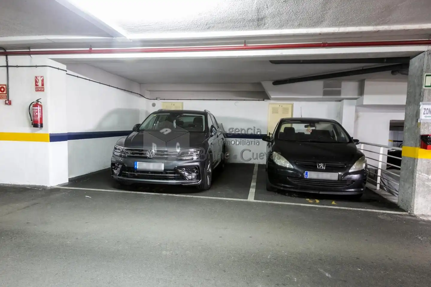 Parkplatz von Erdgeschoss zum Verkauf in Oviedo  mit Heizung, Privatgarten und Parkett