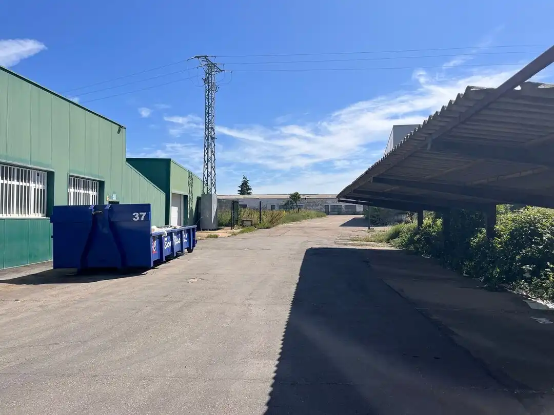 Nau industrial de lloguer a Puente Castro, imagen 3
