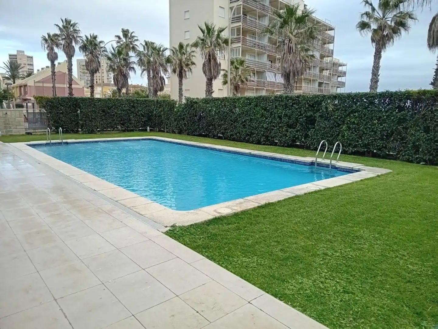 Piscina de Pis en venda en Valencia amb Aire condicionat, Calefacció i Jardí privat