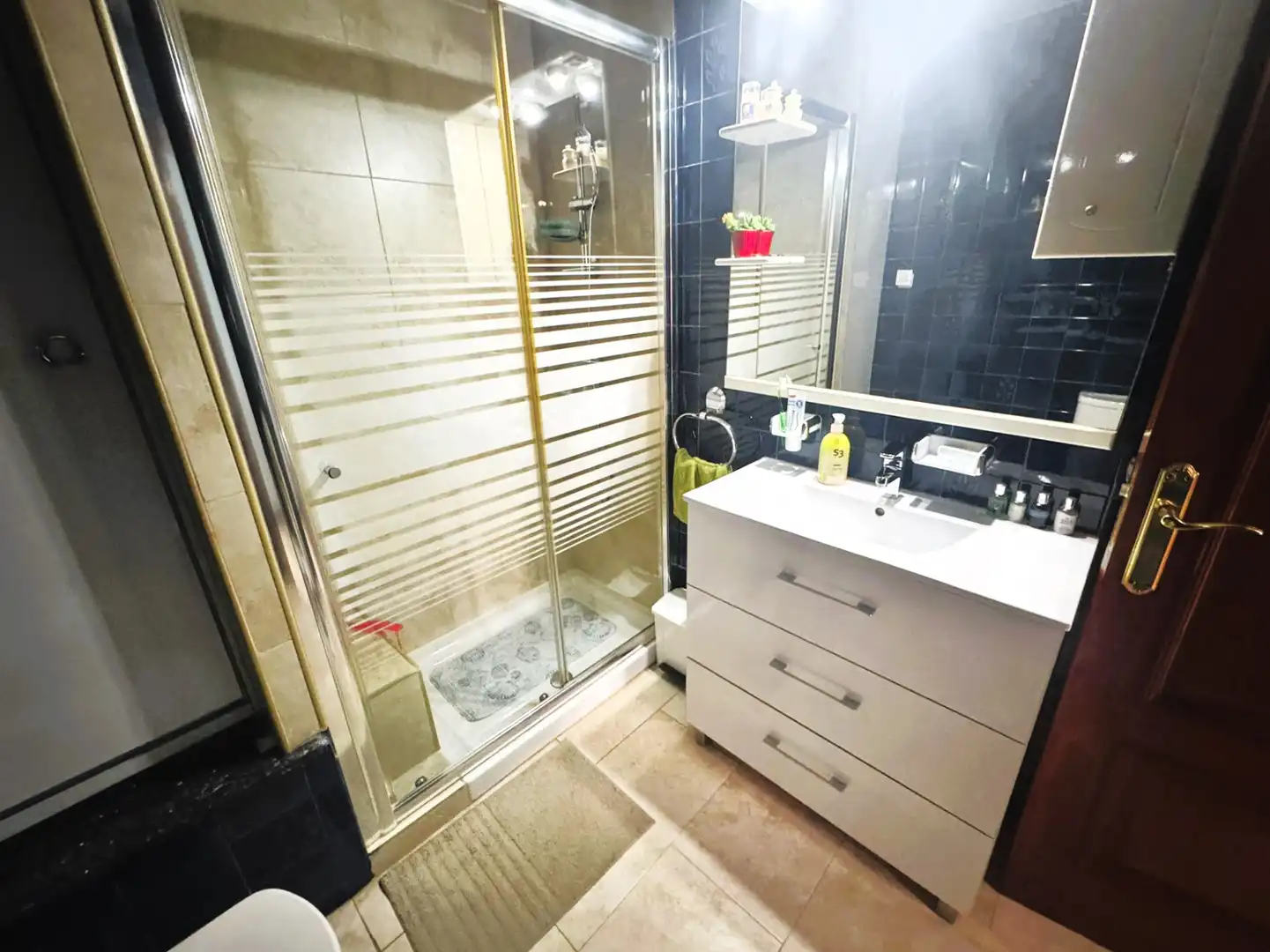 Baño de Ático en venta en L'Hospitalet de Llobregat con Terraza y Horno
