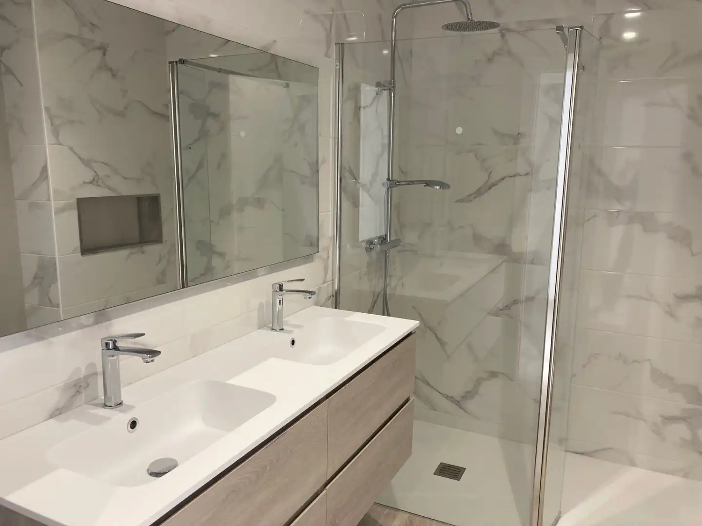 Badezimmer von Einfamilien-Reihenhaus zum Verkauf in El Palau d'Anglesola mit Heizung, Privatgarten und Terrasse