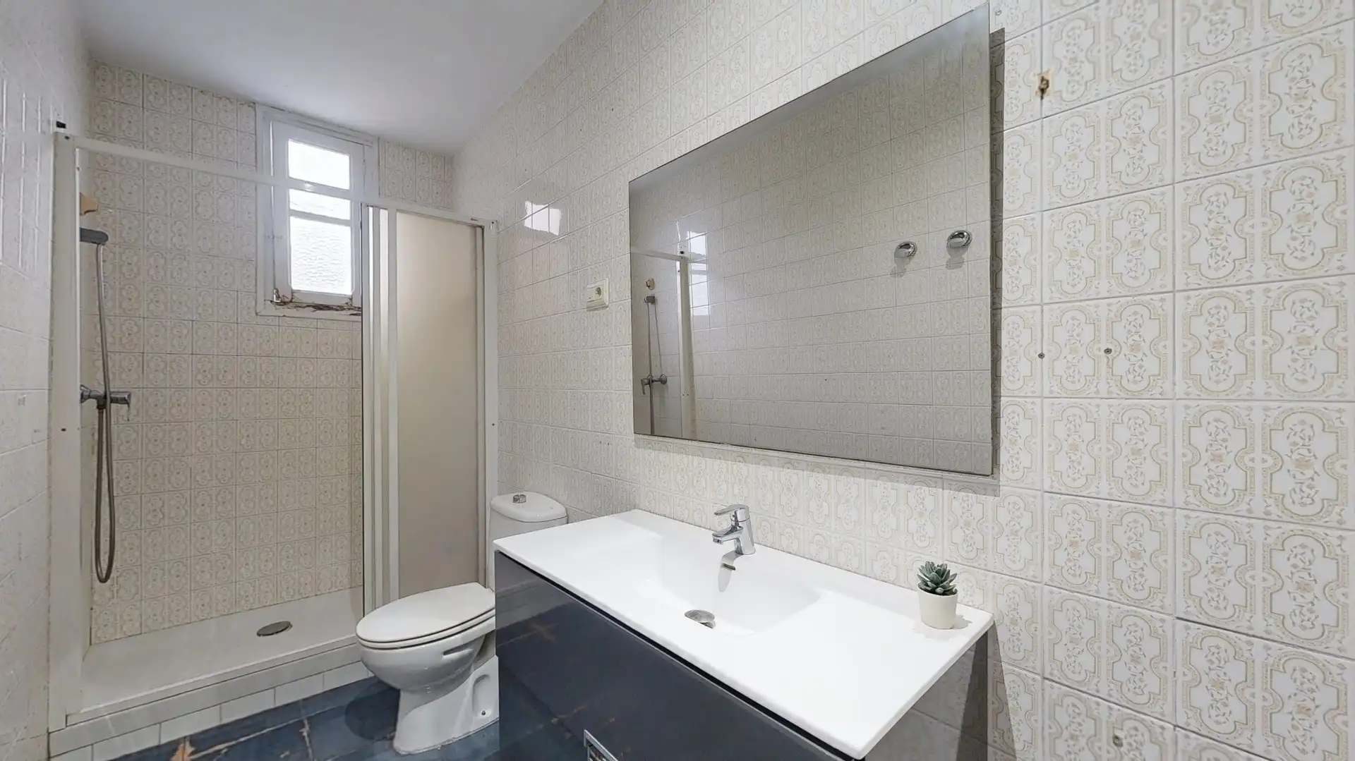 Baño de Piso en venta en Torrent con Jardín privado, Terraza y Trastero