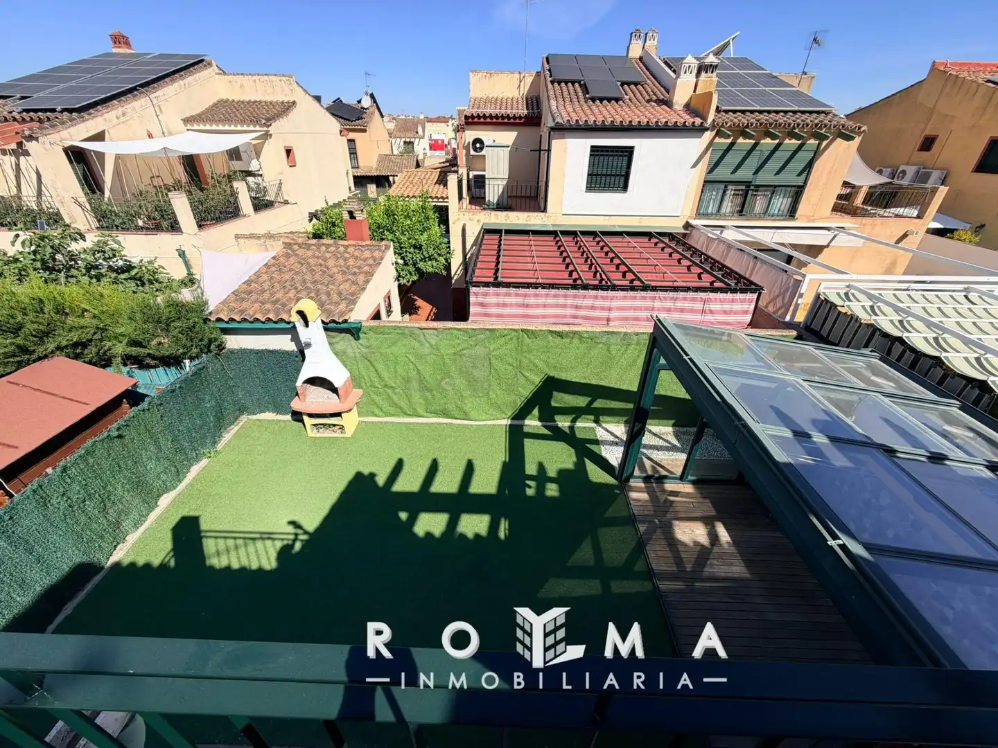 Vista exterior de Casa adosada de alquiler en Bormujos con Aire acondicionado, Calefacción y Jardín privado