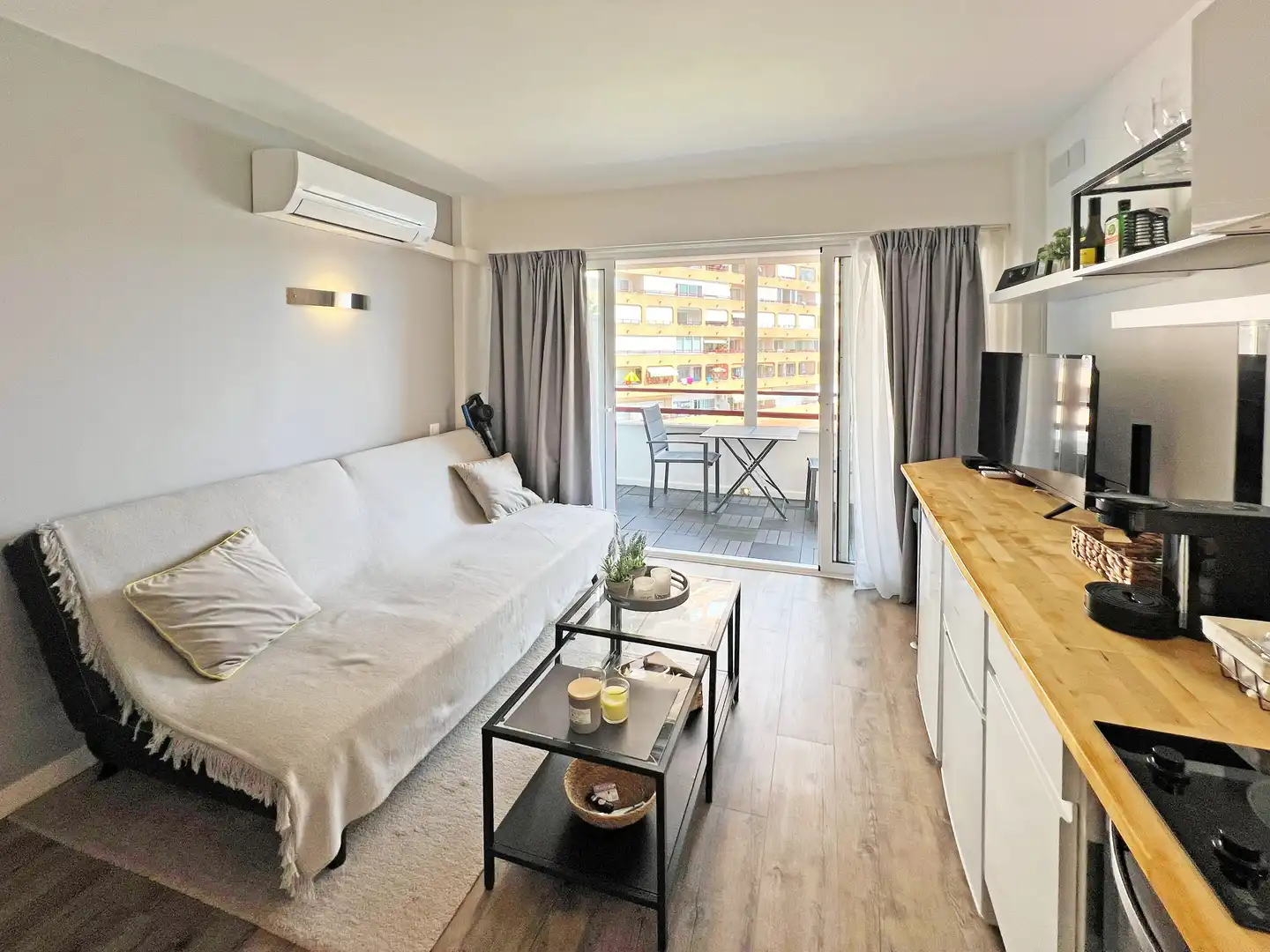 Habitación de Apartamento en venta en Roses con Aire acondicionado, Amueblado y Balcón