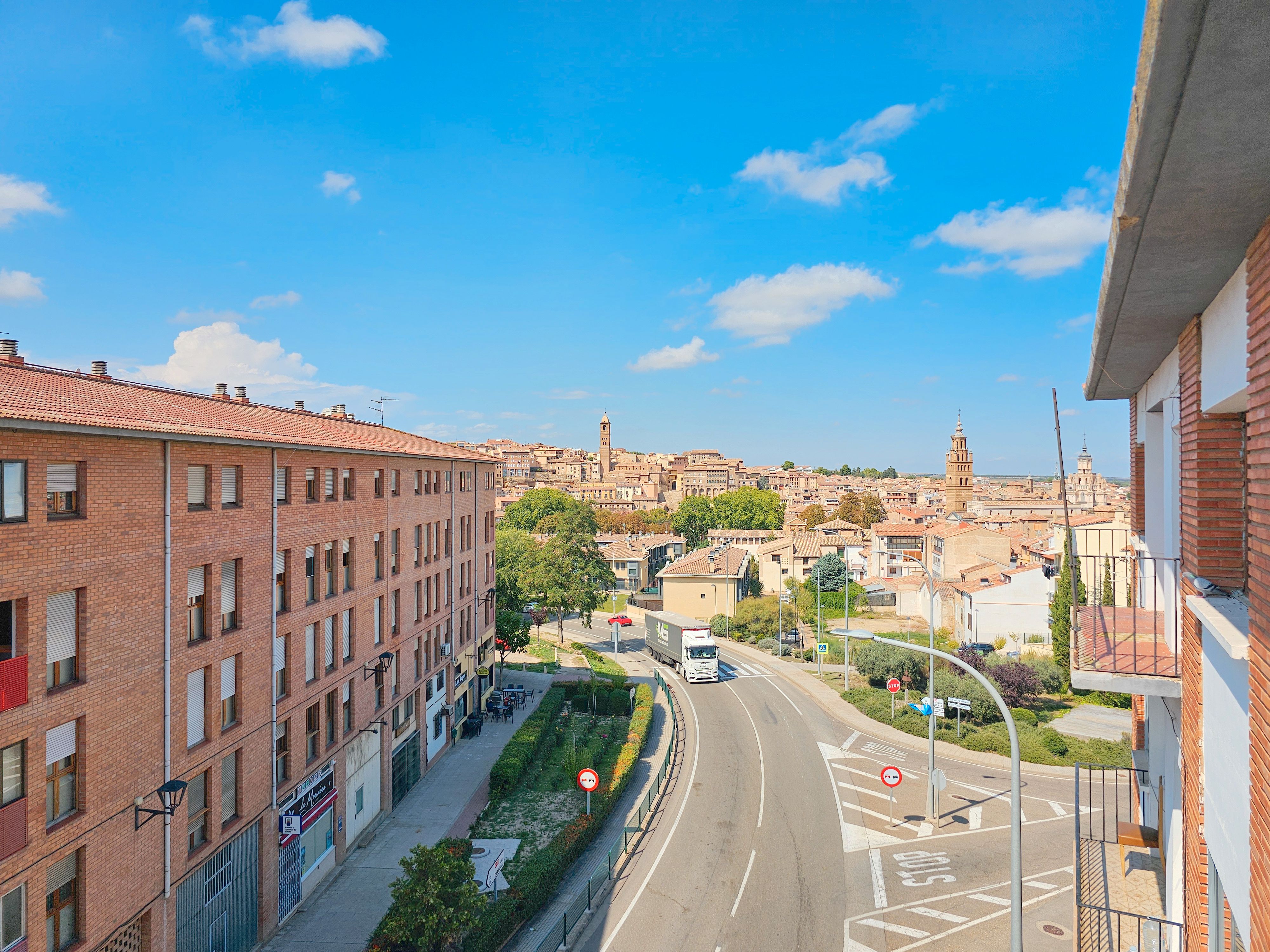 Vista exterior de Pis en venda en Tarazona amb Terrassa i Balcó