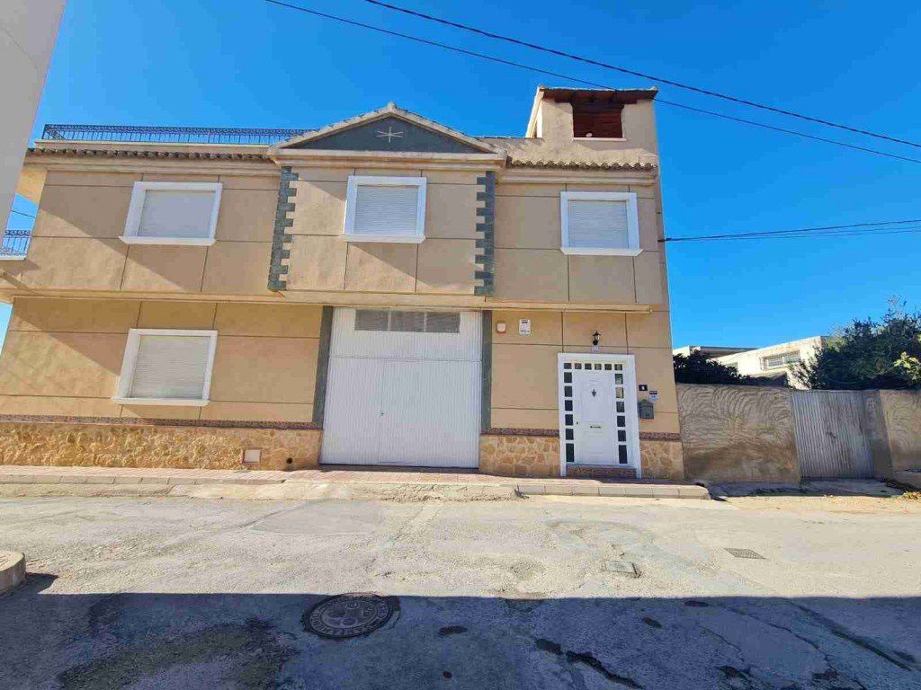 Vista exterior de Finca rústica en venda en Orihuela amb Terrassa, Rentadora i Microones