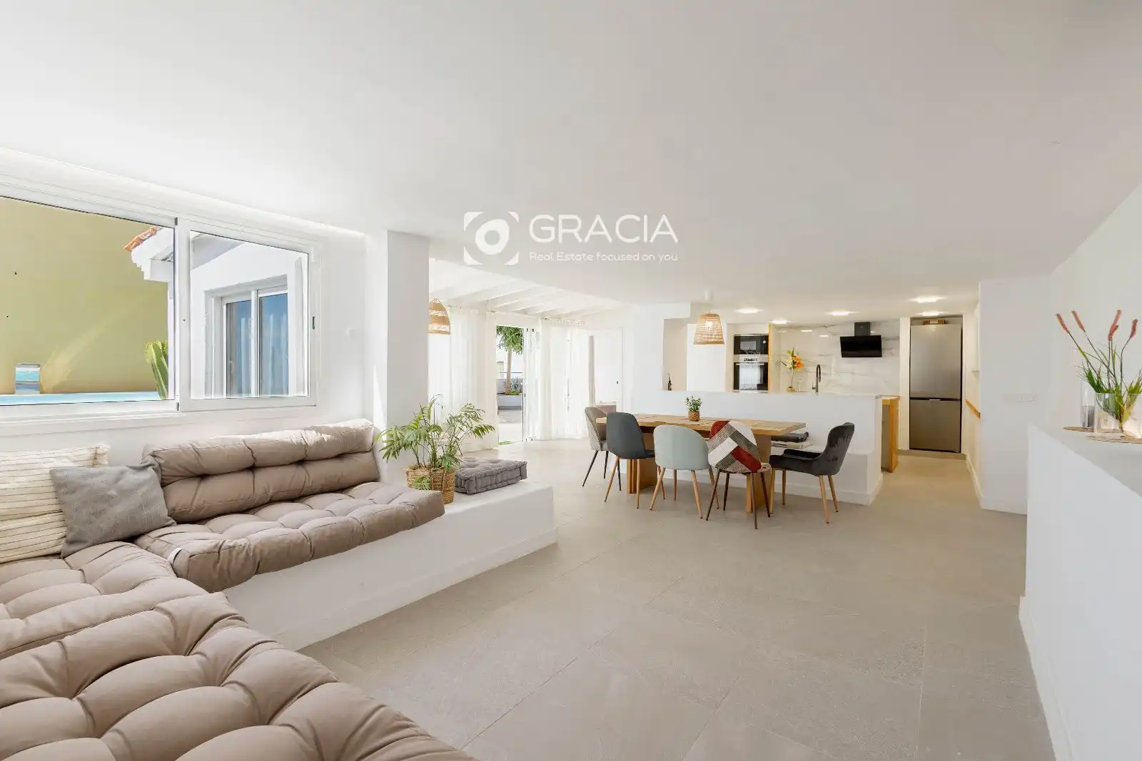 Sala d'estar de Casa adosada en venda en Adeje amb Jardí privat, Terrassa i Traster