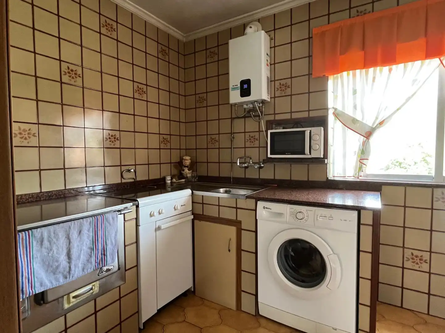 Kitchen of Flat for sale in Los Corrales de Buelna 