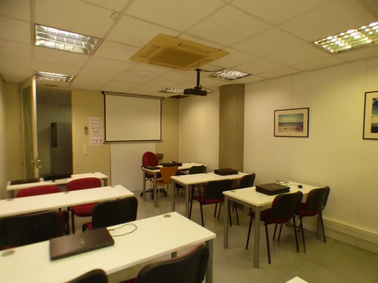 Büro zur Miete in Girona mit Klimaanlage, Heizung und Möbliert
