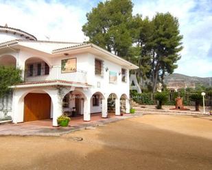 Vista exterior de Casa o xalet en venda en Ontinyent amb Jardí privat, Traster i Piscina