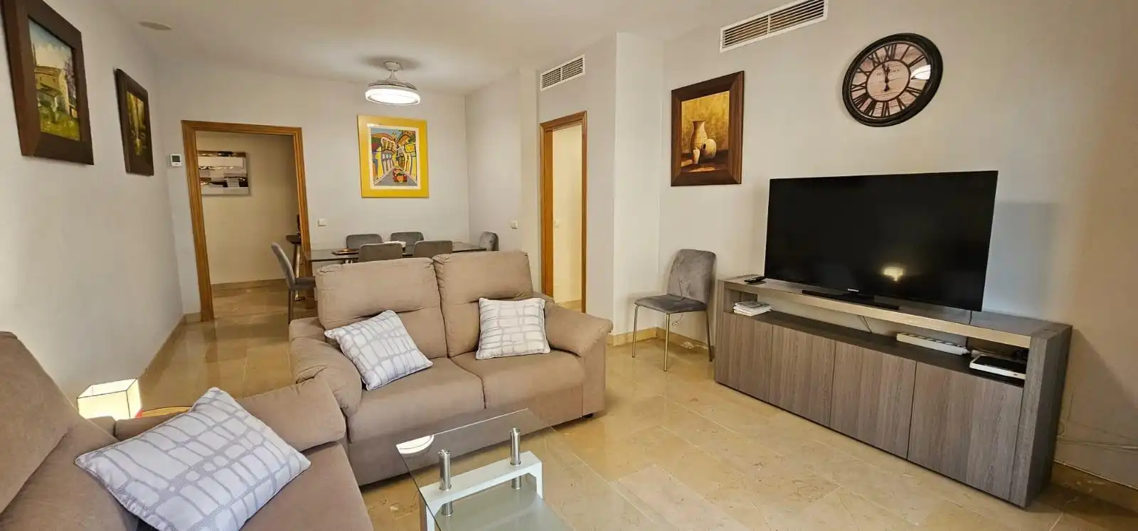 Wohnzimmer von Wohnung zur Miete in Marbella mit Privatgarten, Terrasse und Möbliert