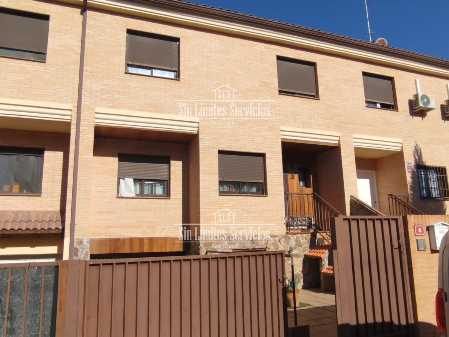 Vista exterior de Casa adosada en venda en Illescas amb Calefacció i Jardí privat